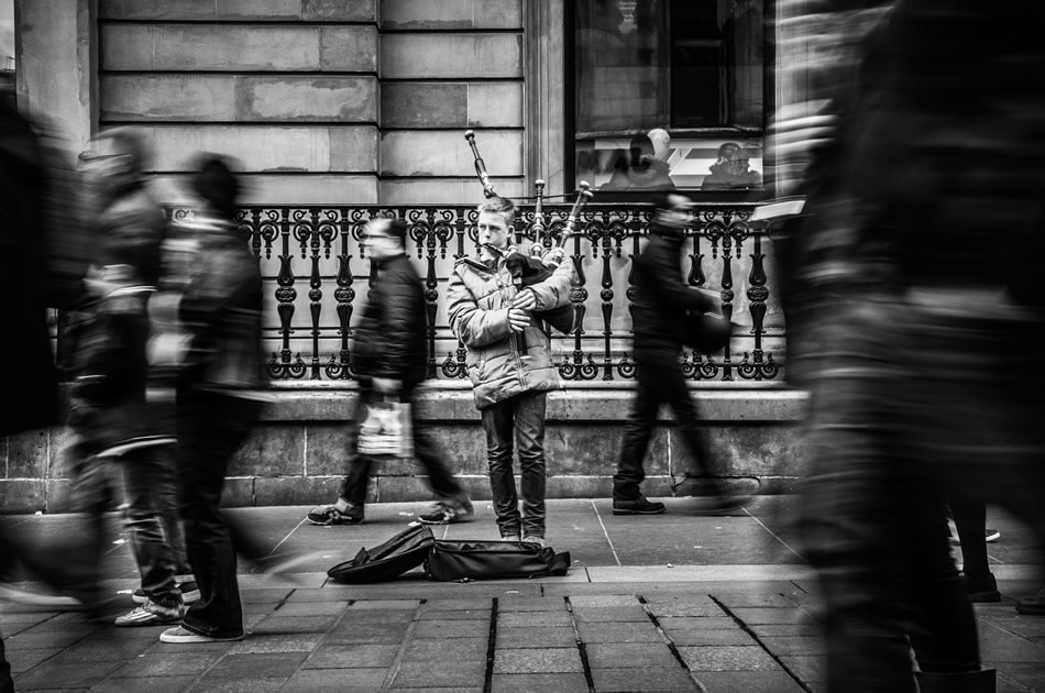 The young player, Glasgow, Scotland - Street photography