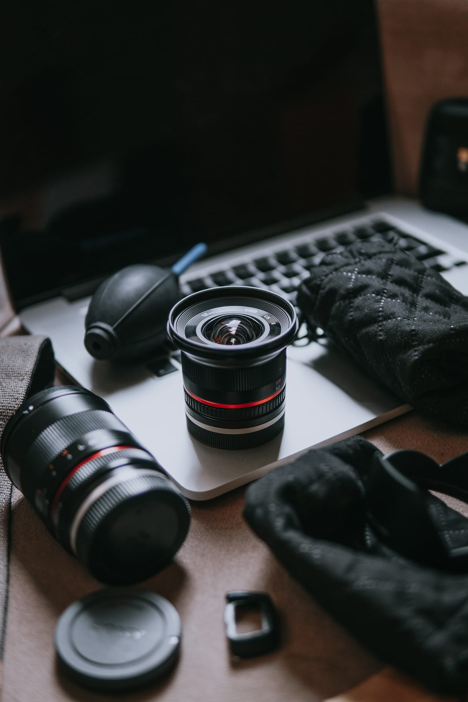 10 Essential Accessories for Photography Enthusiasts