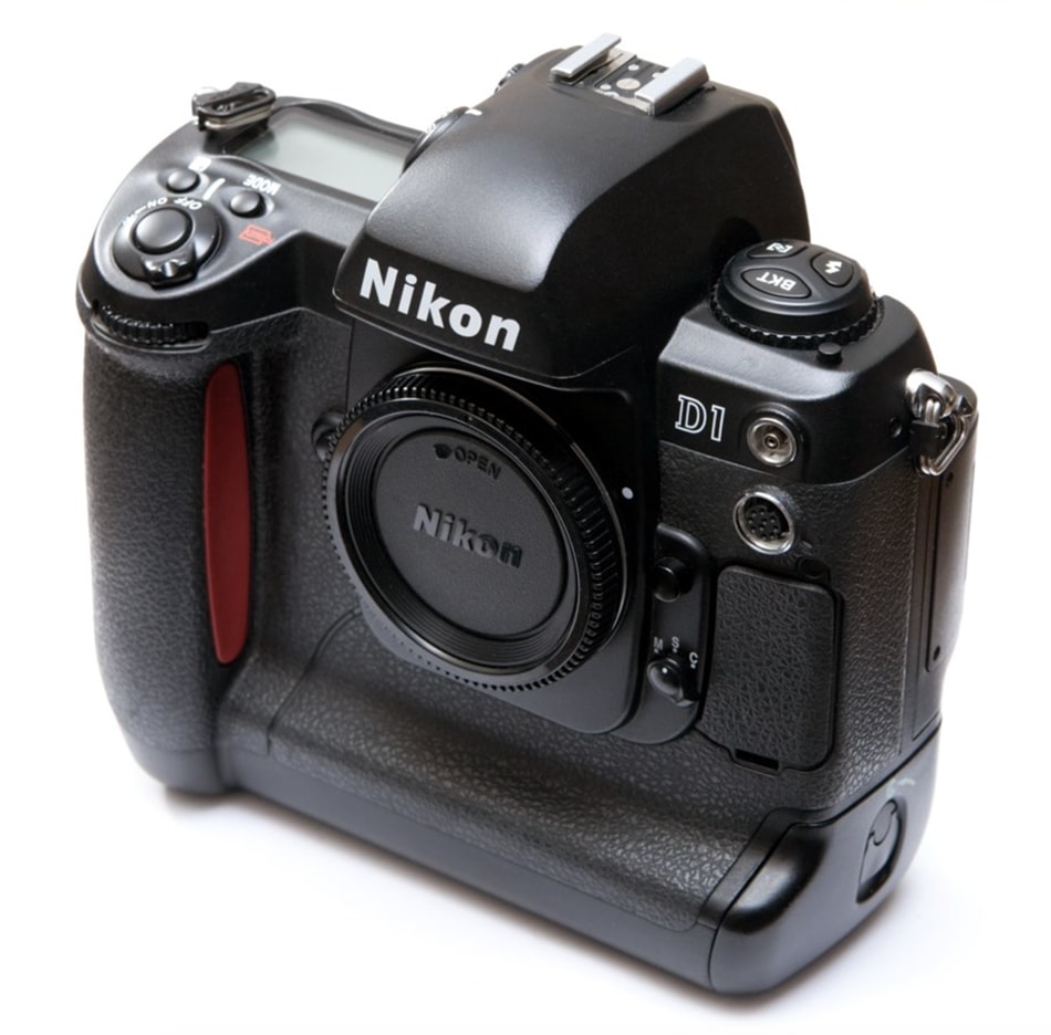 Nikon D-1