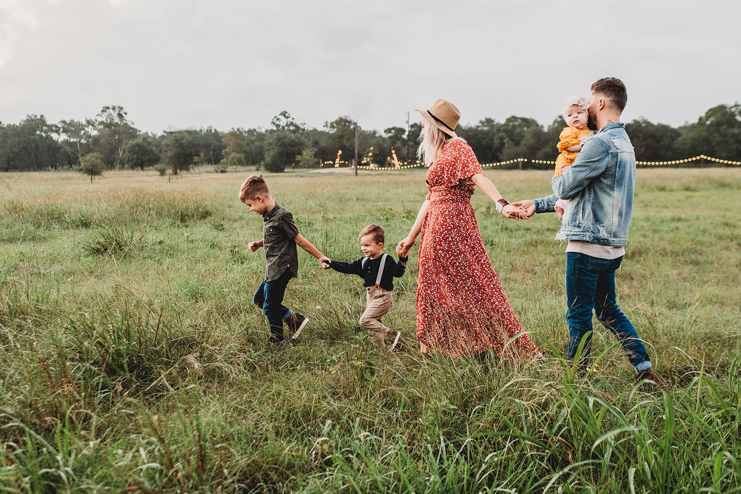 9 Simple Ways To Pose Large Families for Portraits