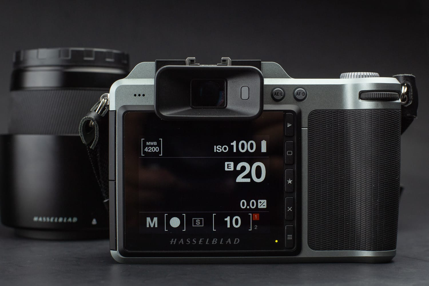 Hands-On Review of the Hasselblad X1D-50c Medium Format Mirrorless Camera